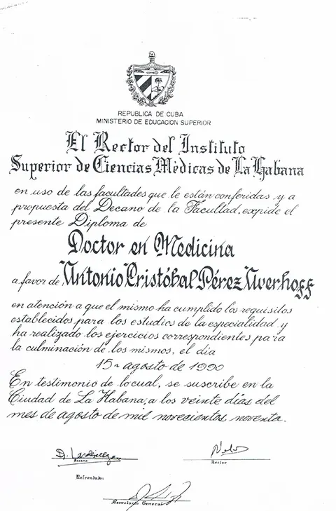 Título de Doctor en Medicina expedido por el Instituto Superior de Ciencias Médicas de La Habana
